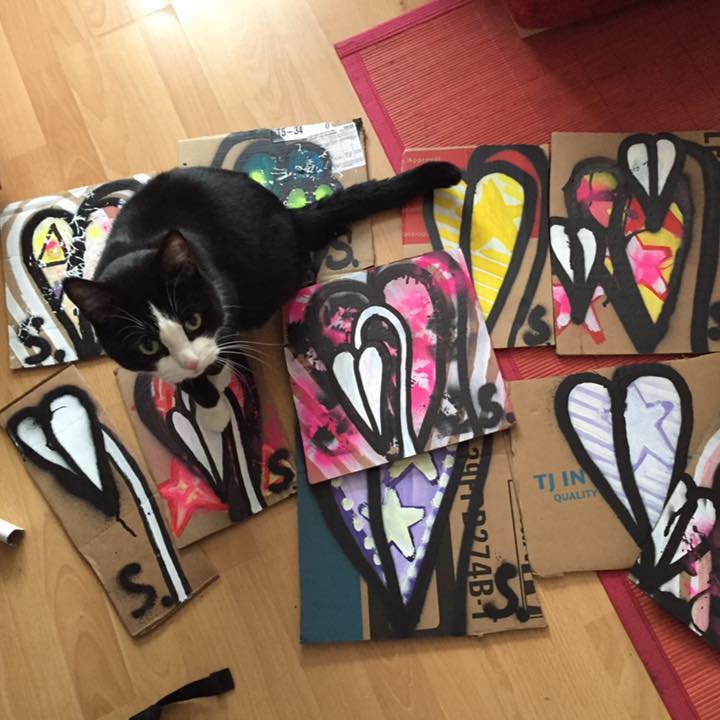 A cat who sent out his human to buy some art 