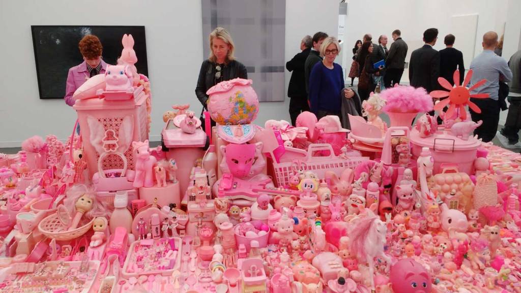 FRIEZE LONDON 2016 - Portia Munson: Pink Project table (1994)