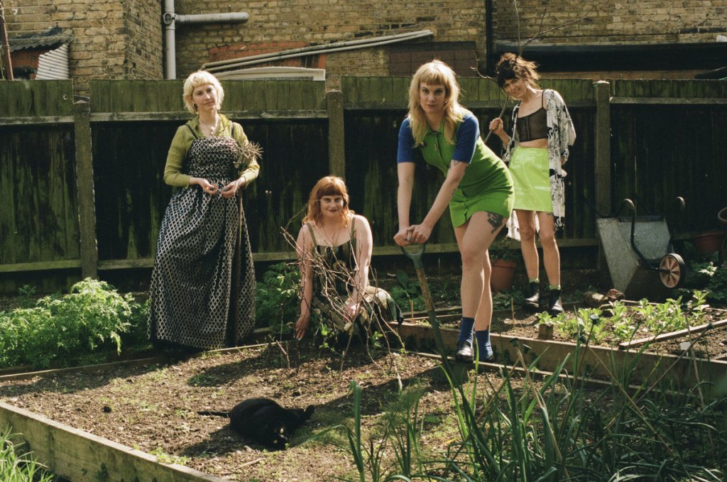 ORGAN: Five Music Things – A just released Es track, Taiwanese band Scattered Purgatory, more of Blackwater Holylight’s new album, a raw live EP from Gouge Away, Australian post-punk and noise rock sextet Empty Threads….