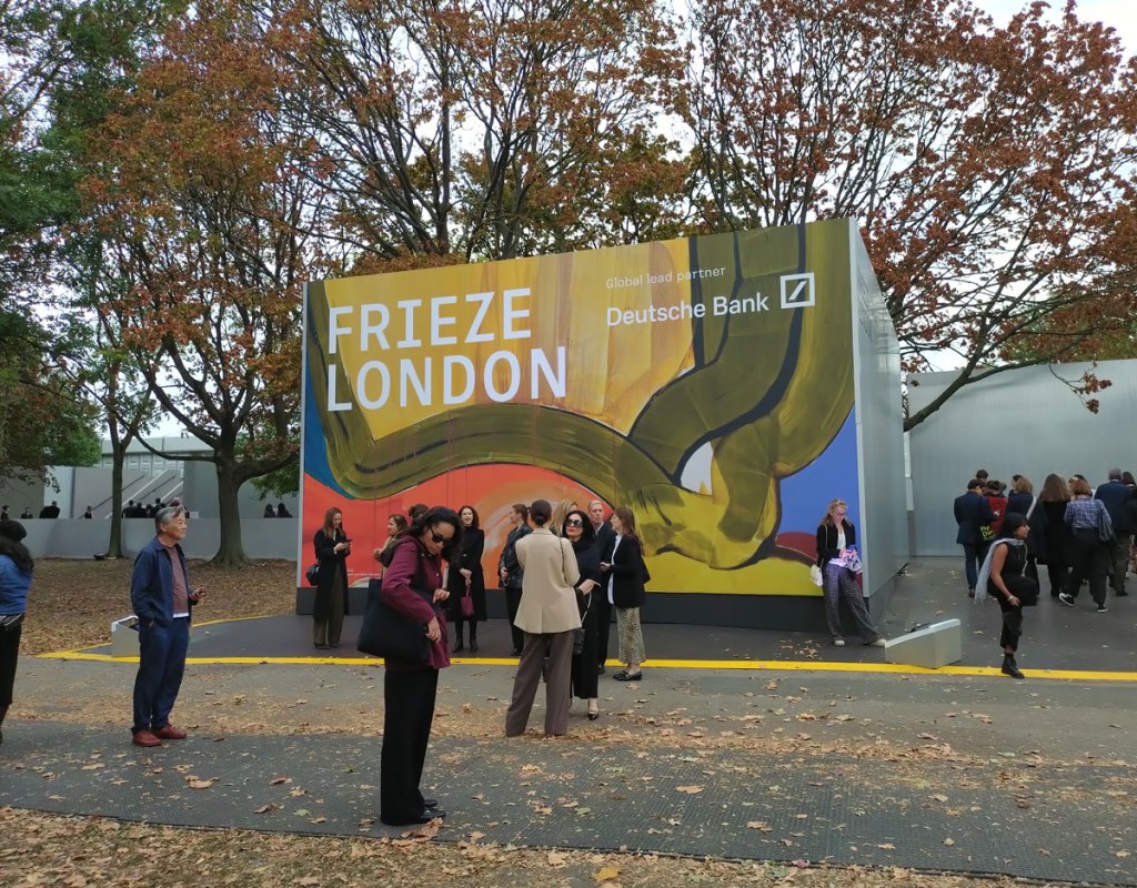 ORGAN: Frieze week – The Fair Itself (Part One); The power of Okiki Akinfe, those Amanda Moström undertones, the chains of Isaiah Davis, Márcia Falcão’s paintings, Tom Hardwick-Allen’s pile of&nbsp;books…